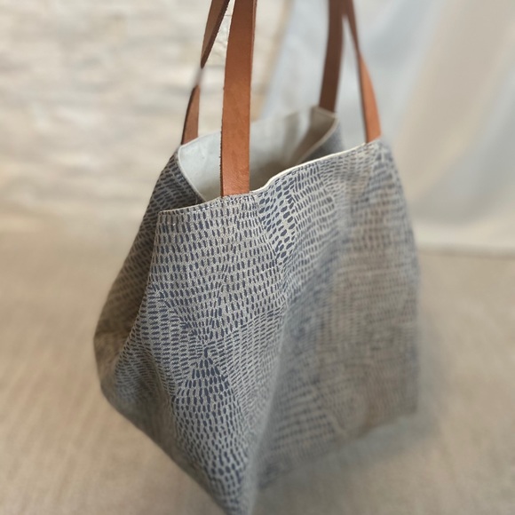 Handbags - 💖 SALE Handmade tote with leather straps